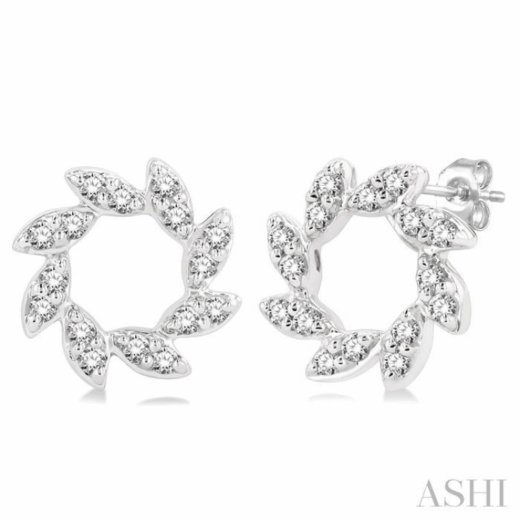 1/10 Ctw Floral Petite Round Cut Diamond Fashion Stud Earring in 10K White Gold Natural Touch