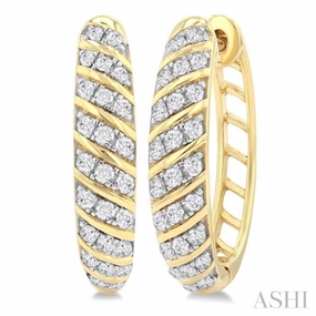 1/2 Ctw Ribbed Swirl Round Cut Diamond Fashion Hoop Earring in 10K Yellow Gold Exclusive Accent