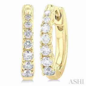 Highlight Moment Soft Glam 1/4 Ctw Graduated Round Cut Diamond Fashion Huggie Petites in 10K Yellow Gold