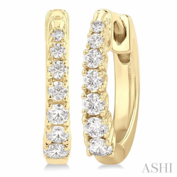 Fine Finish Cozy Glam 1/4 Ctw Graduated Round Cut Diamond Fashion Huggies in 14K Yellow Gold