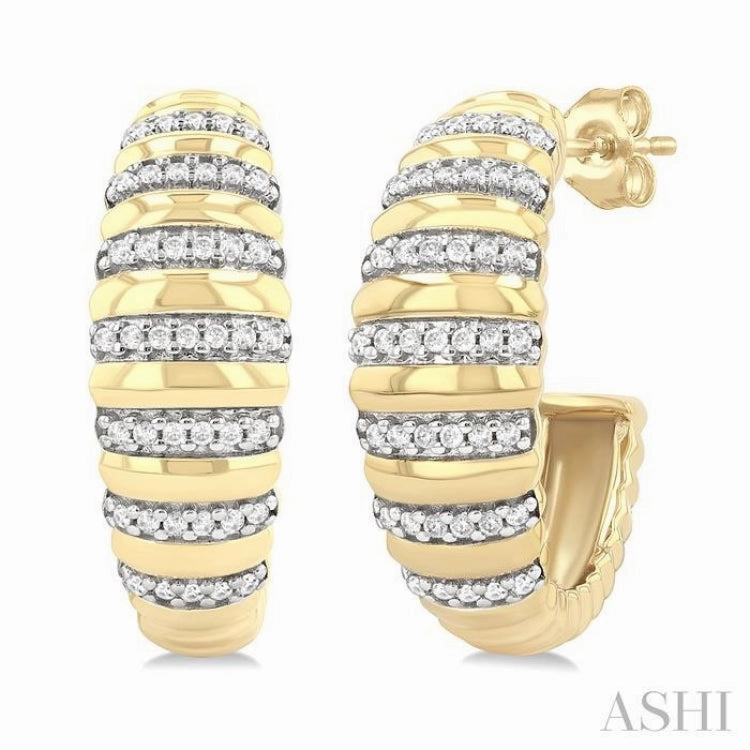 Pure Form 1/4 Ctw Ribbed Swirl Round Cut Diamond Fashion Half Hoop Earrings in 10K Yellow Gold