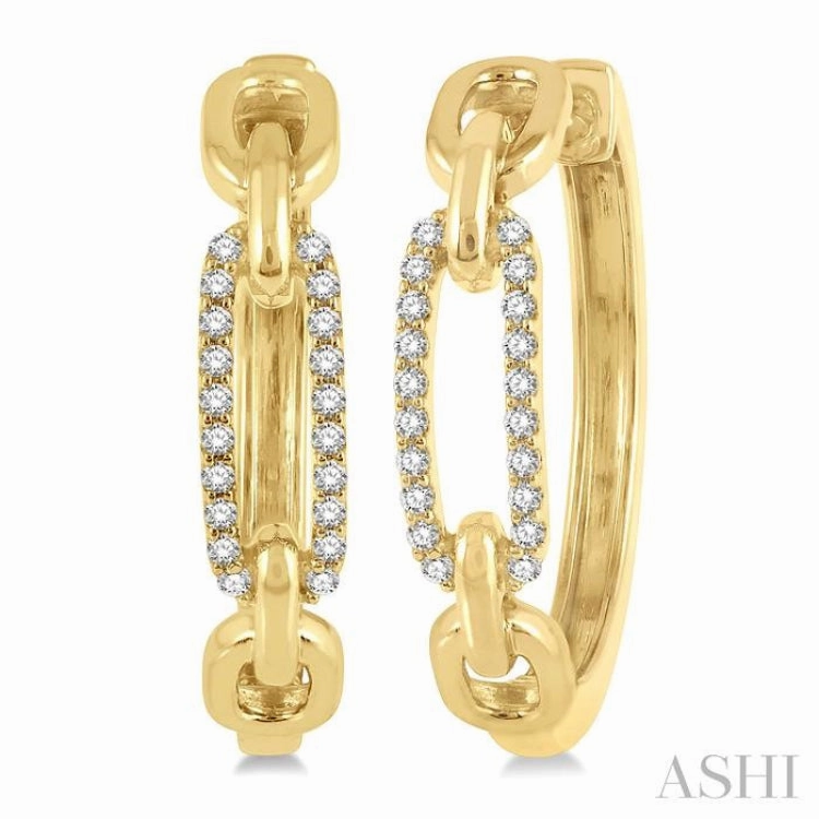 Stylish Twist 1/5 Ctw Paperclip Round Cut Diamond Hoop Earring in 14K Yellow Gold