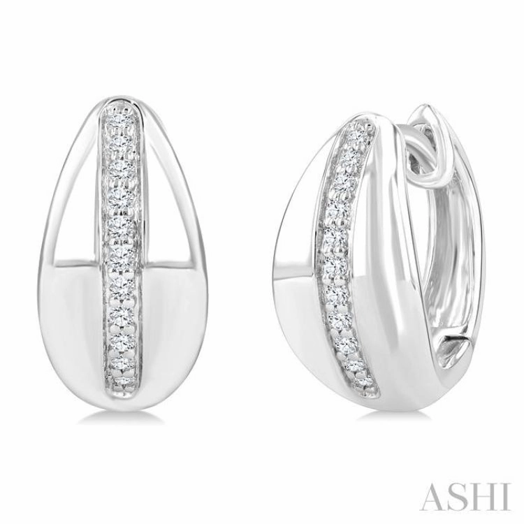 Elegant Shine Design Shiny Detail 1/6 Ctw Round Cut Diamond Bold Fashion Hoop Earrings in 10K White Gold