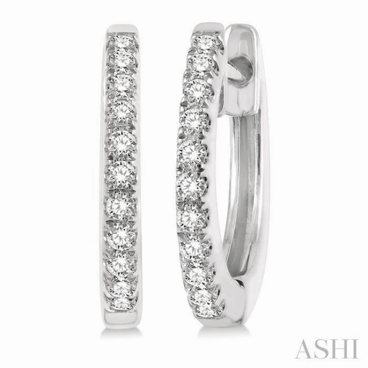 Dynamic Shape Classic Layer 1/6 Ctw Round Cut Diamond Petite Fashion Huggie Earrings in 14K White Gold