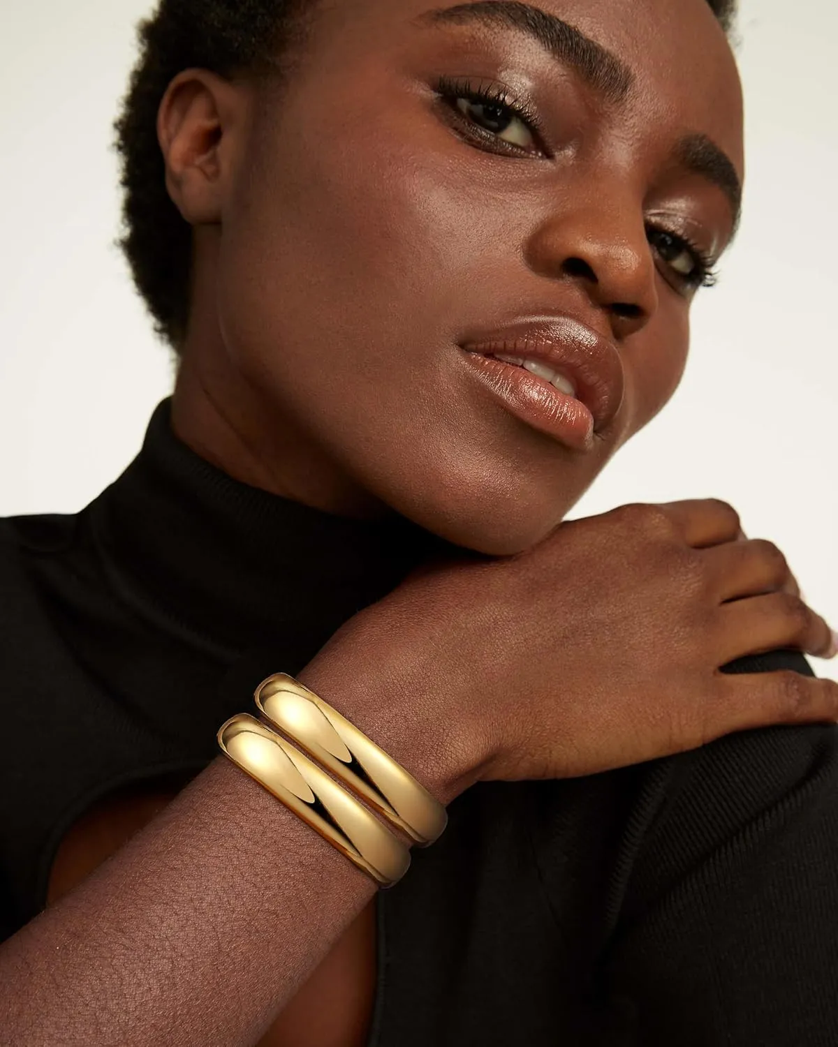 2Pcs Bangle Bracelets for Women Gold Arm Cuff 14k Gold Plated Chunky Gold Bangle Set Hinged Cuff Bracelets Trendy Arm Cuff Jewelry for Women
