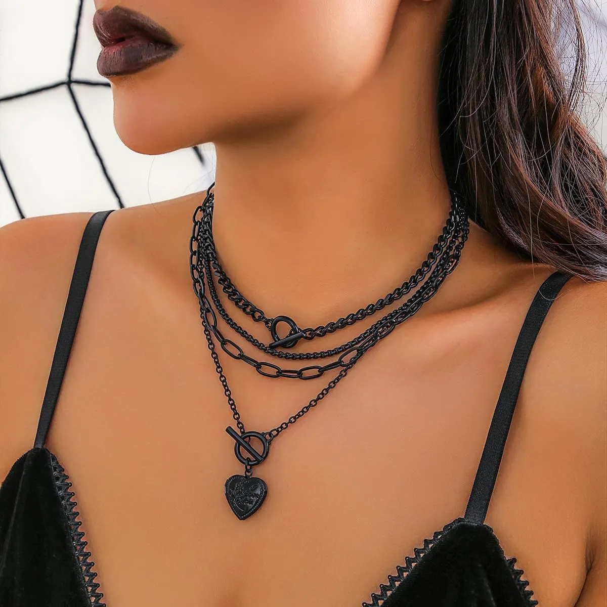 4pcs Black Layered Necklaces Trendy Retro Coin Pendant Necklace Dainty Chunky Link Chain Choker Necklaces Multilayer Adjustable Layering Chain Necklaces Set for Women Jewelry
