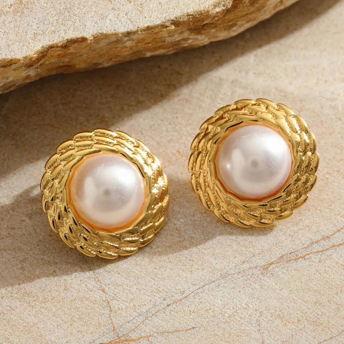 Sophisticated Decor Lumi??re Pearl Round Stud Earrings