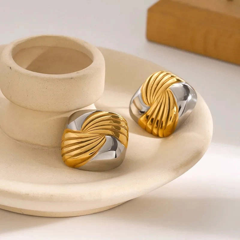 Dual-Tone 304 Stainless Steel Stud Earrings Decorative Selection Fashionable Detail