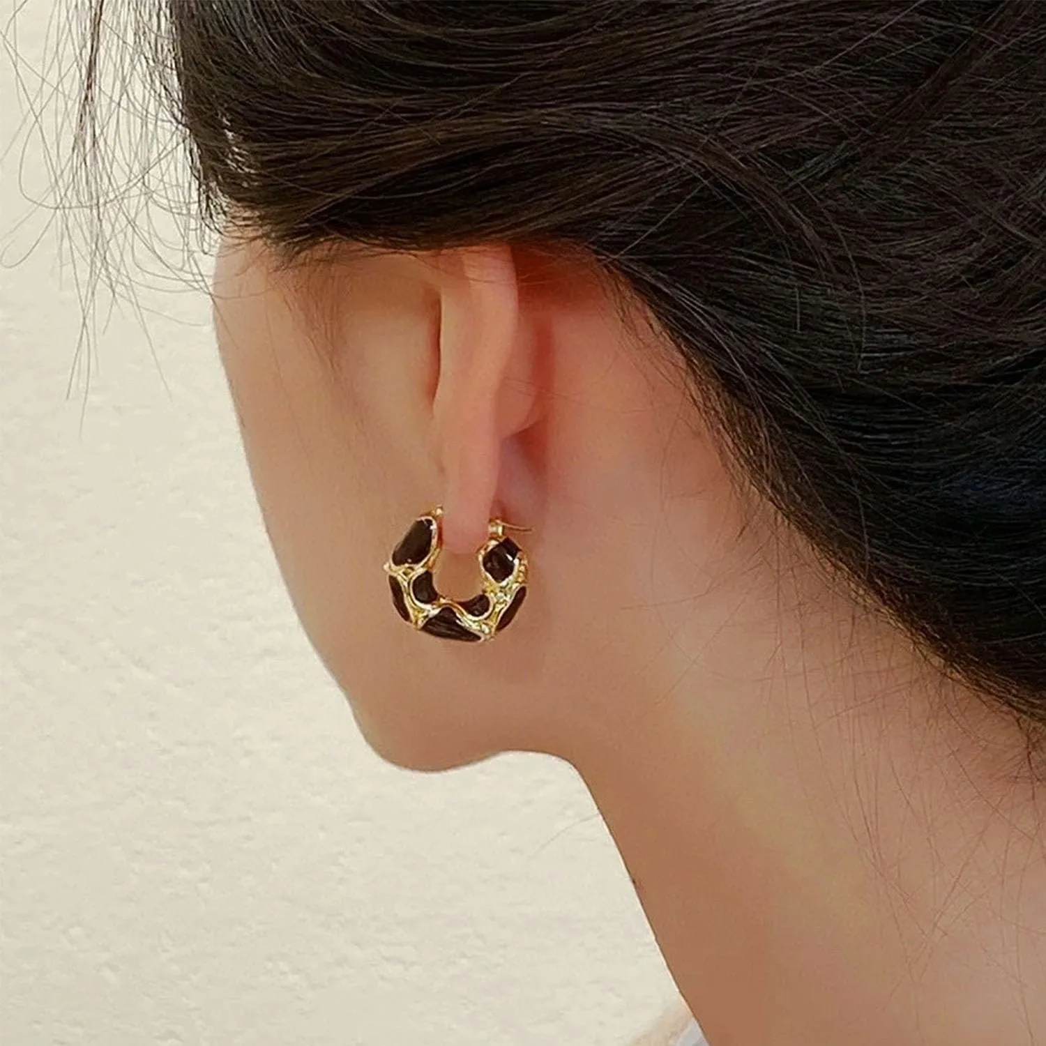 Enamel Gold Hoop Earrings for Women Vintage Small Hoop Earrings Enamel Huggie Earring Lightweight Thick Hoop Earrings Jewelry for Women
