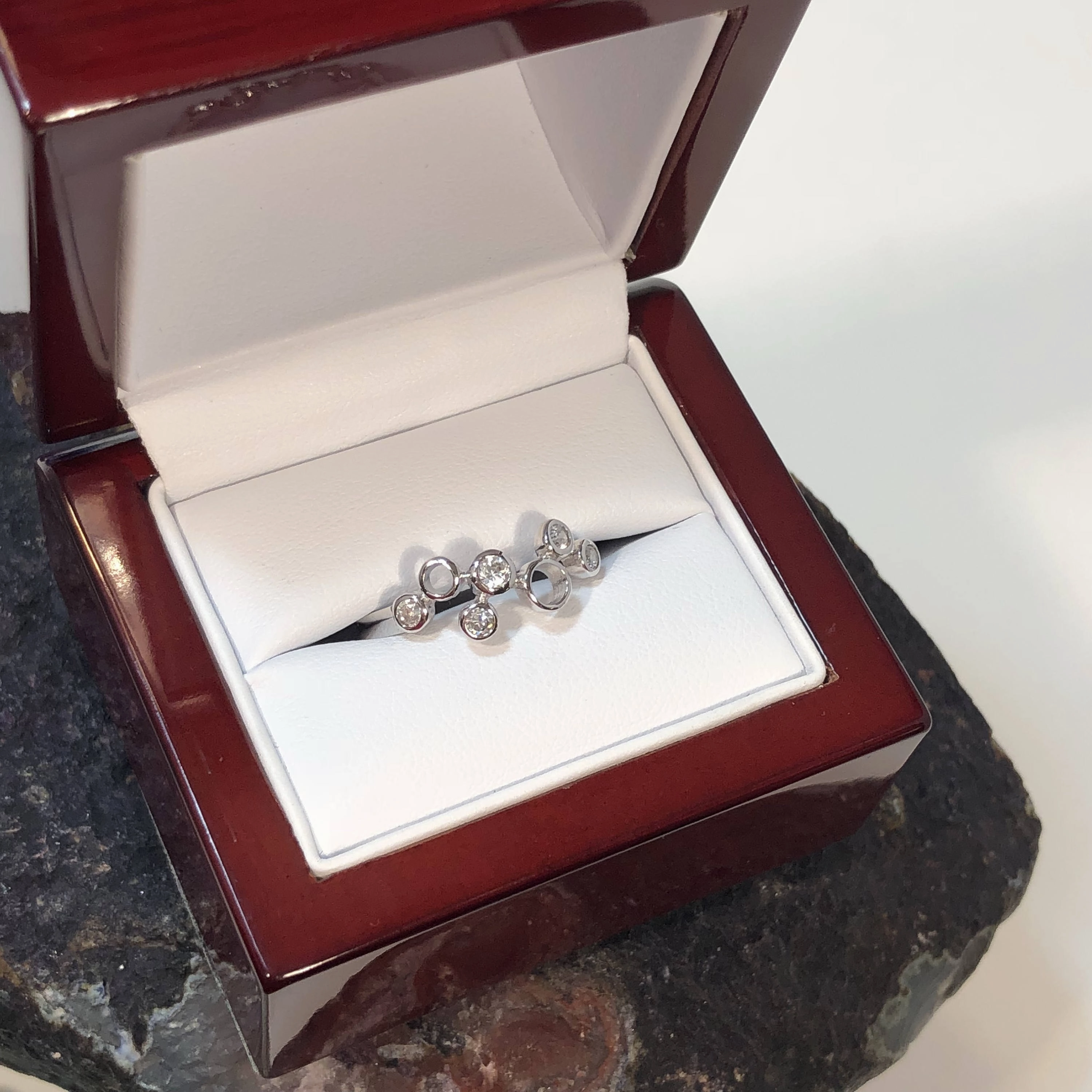 Neutral Look Anniversary Celebration Constellation Ring