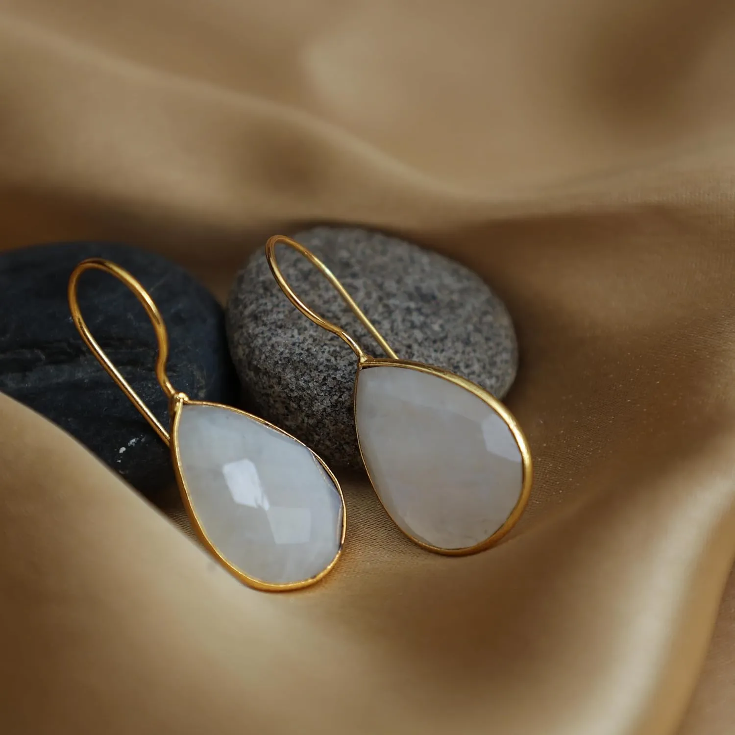 Gempires Pear Shaped Teardrop Crystal Earrings, Bezel Earring, Natural Gemstone Dangle Drop Earrings, Minimal, Everyday Wear, Gift for Her (Length 1.25 inch)