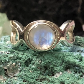 Geometric Moonstone Ring Shining Accent