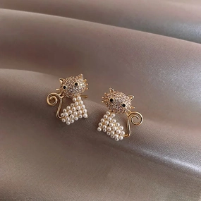 Linear Decoration Gold-Plated Alloy Cat Stud Earrings with Pearls & Rhinestones