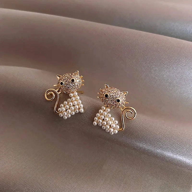 Linear Decoration Gold-Plated Alloy Cat Stud Earrings with Pearls & Rhinestones