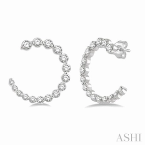 3/4 Ctw Graduated Round Cut Diamond Open Hoop Earring in 14K White Gold Classic Glimmer Glowing Feature