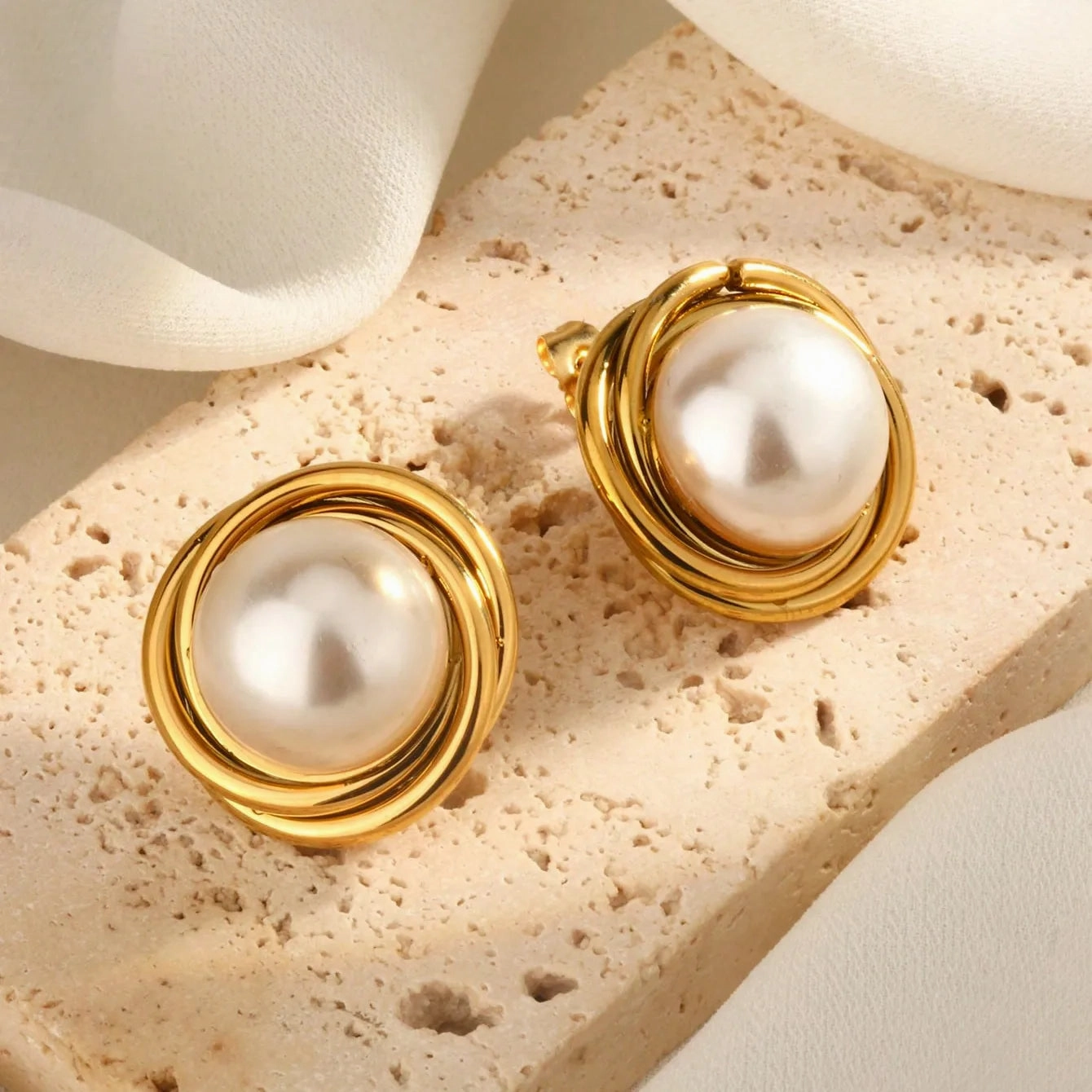 Bright Piece Statement Accent Lustre Knot ?C Stainless Steel Pearl Studs