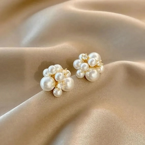 Vibrant Jewelry Holiday Trinket Pearl Bunch Stud Earrings