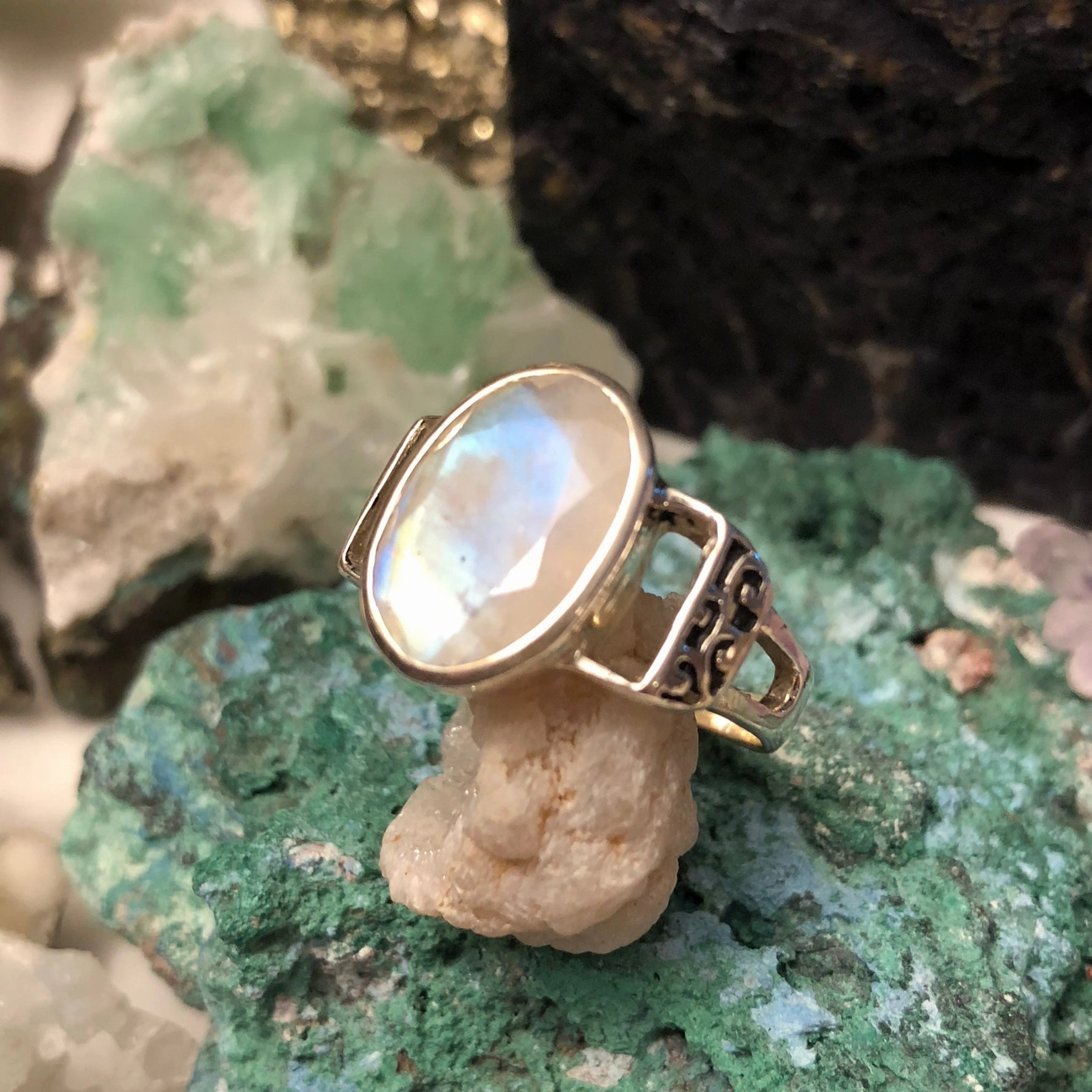 Easy Style Premium Statement Moonstone Ring