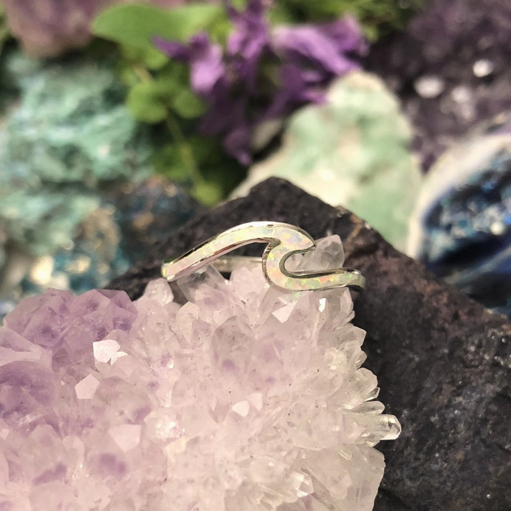 Heritage Gift Essential Present opal wave ring