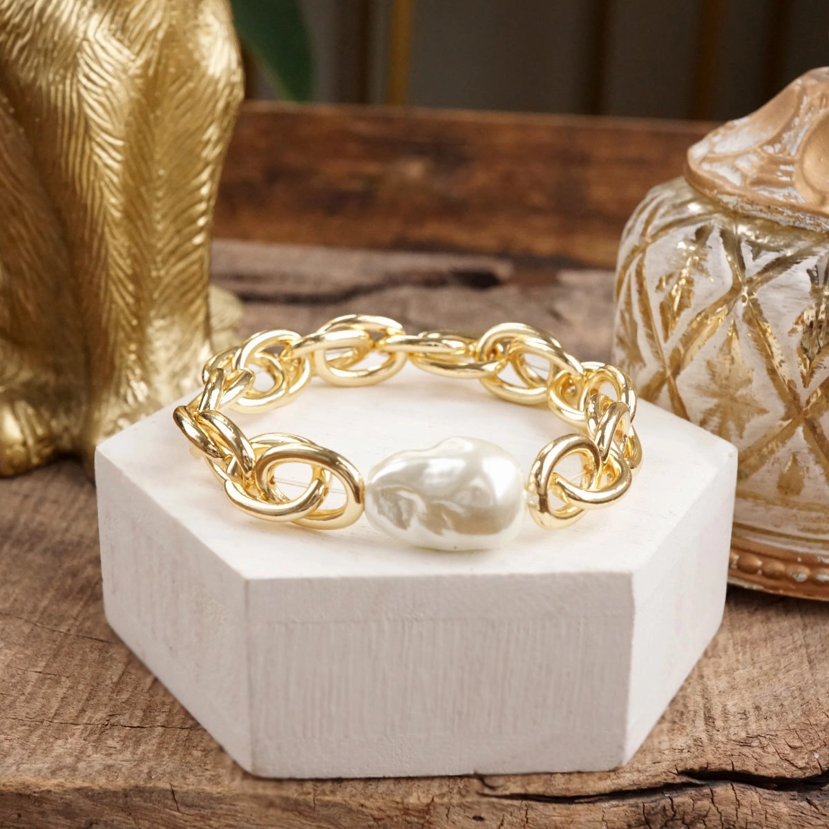 Modern Muse ?C Chunky Stretch Bracelet with Sculpted Pearl Bead Heritage Celebrated Persistent Amalgamations