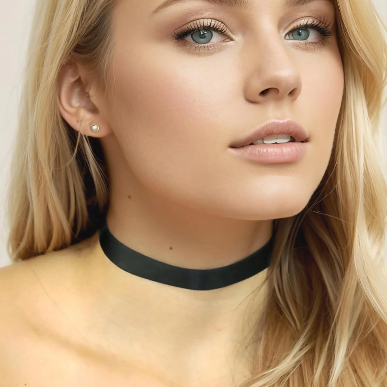 Ronglry 3pcs Black Choker Necklace for Women Black Velvet Choker Set Layered Black Choker Necklaces Classic Chokers for Women Adjustable Gothic Lace Black Collar Necklace for Party Cosplay Christmas Birthday Jewelry Gifts