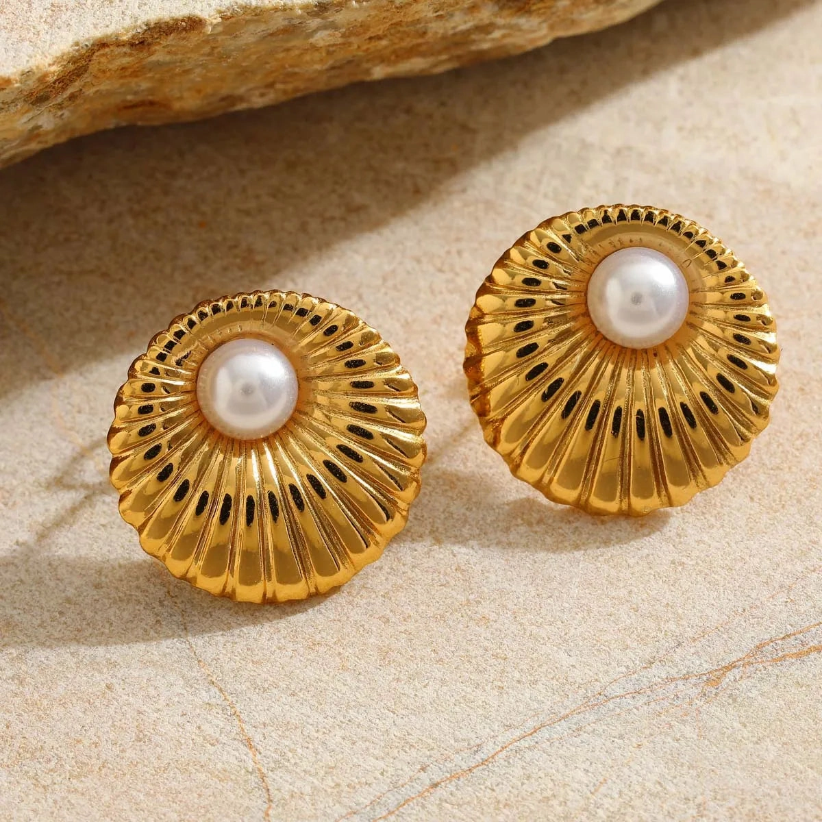 SunPearl ?C Vintage Radiance Stud Earrings Shiny Embellishment