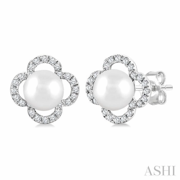 Shining Edge 5 MM Cultured Pearl and 1/6 Ctw Single Cut Diamond Clover Petite Fashion Earrings in 10K White Gold